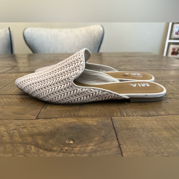 MIA Rattan mules - Size 8.5 - Picture 3 of 5